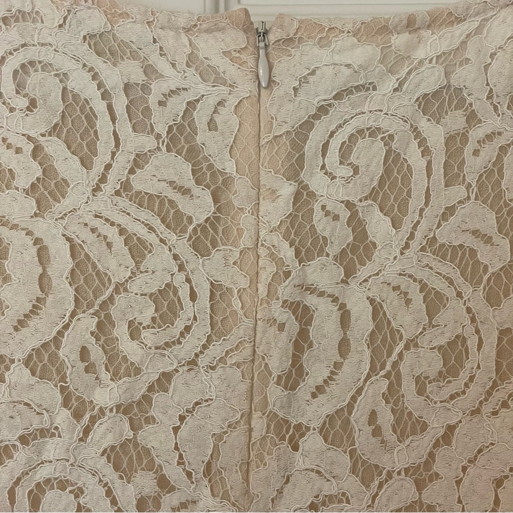 CLUB MONACO - lace top, lined with back zip - Picture 4 of 5